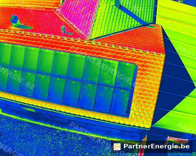 Thermographie d'une grande installation photovoltaïque en toiture inclinée — Partner Energie