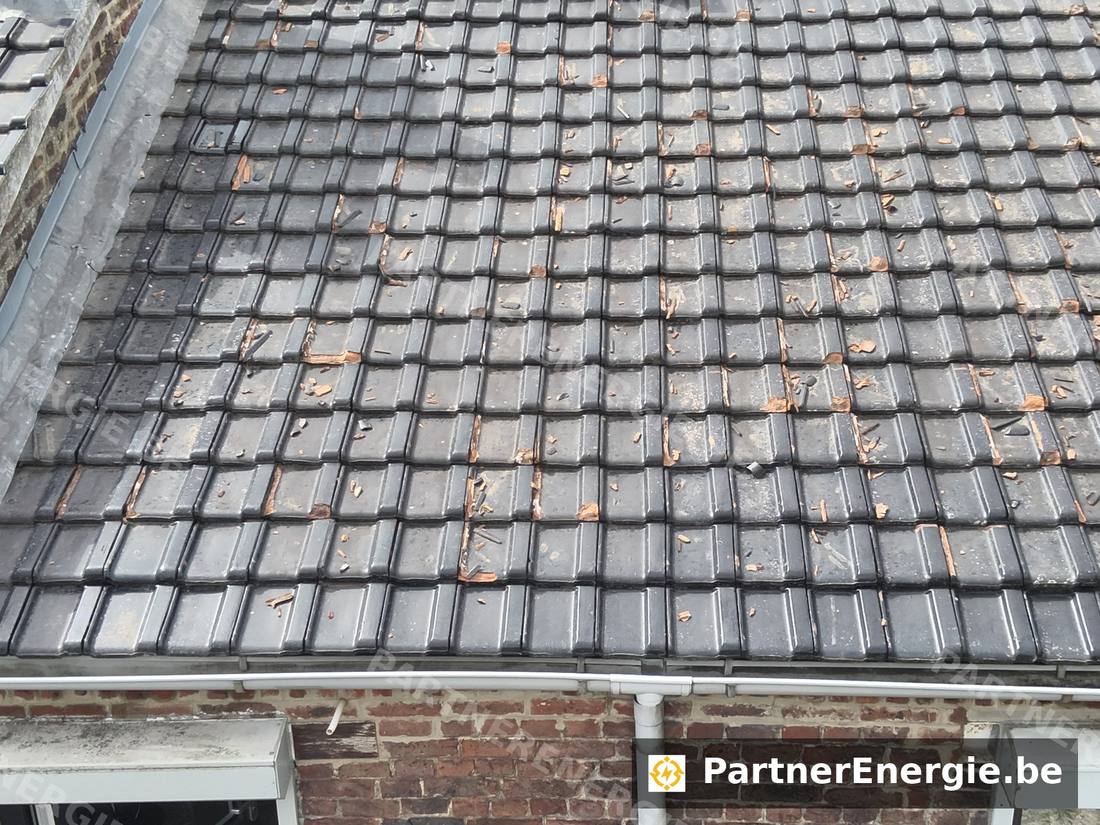 Vue aérienne complète de la toiture en tuiles — Partner Energie