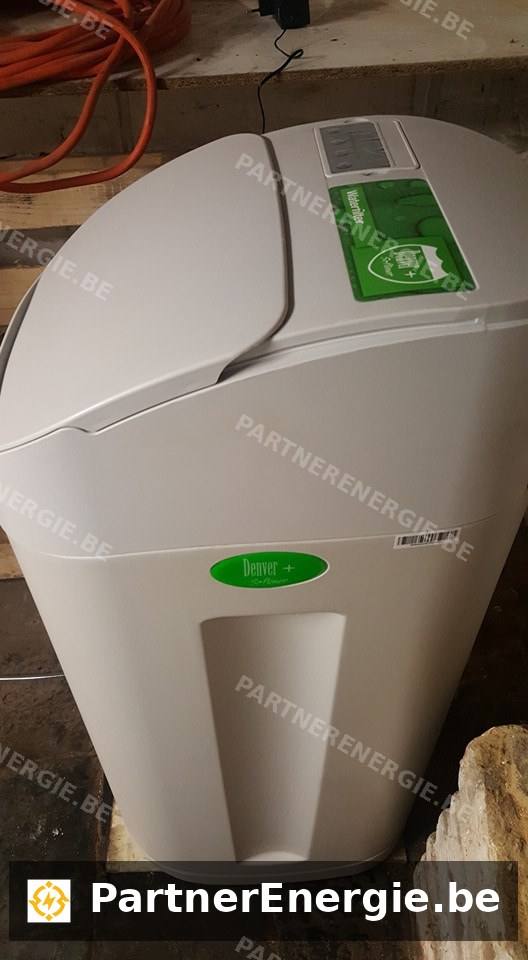 Robinet et dépôts calcaires colorés en gros plan — Partner Energie