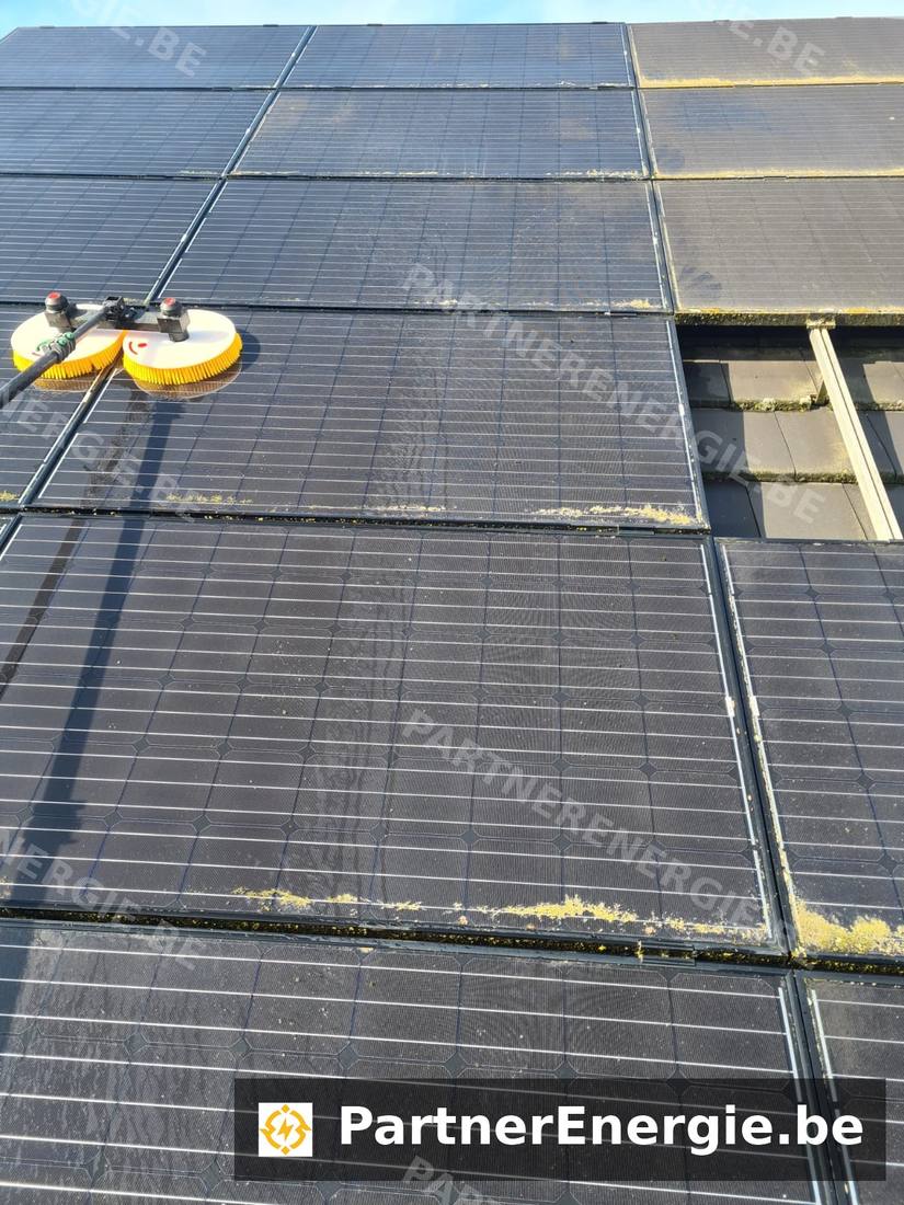 Encrassement diffus sur panneaux photovoltaïques avant nettoyage