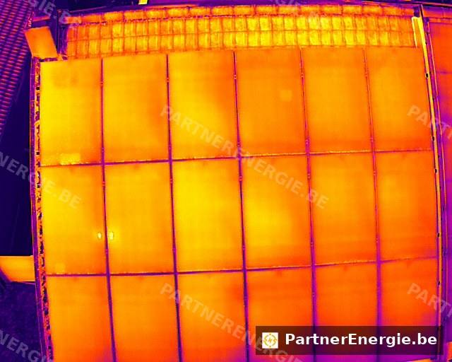 Vue thermique d'ensemble de la toiture solaire, gradient de température par module