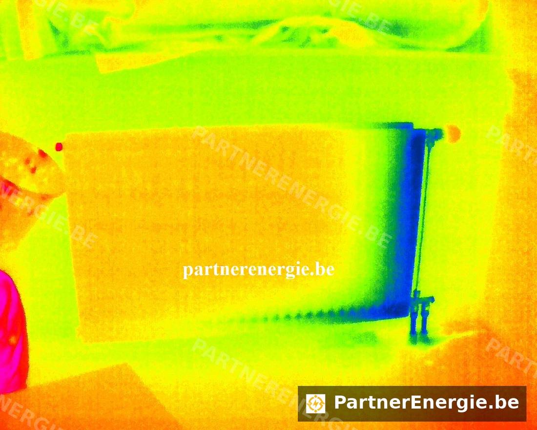 Comparaison thermique et visuelle radiateur derrière rideau — Partner Energie
