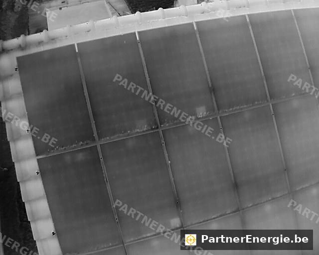 Contrôle thermique en niveaux de gris d'un champ photovoltaïque après nettoyage — Partner Energie