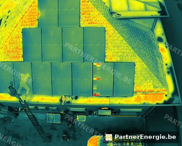 Toiture d'entreprise en thermographie : modules froids, membrane chaude — Partner Energie