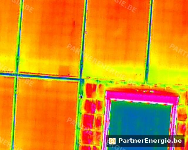 Vue thermique d'ensemble d'un pan de toiture photovoltaïque après sinistre grêle