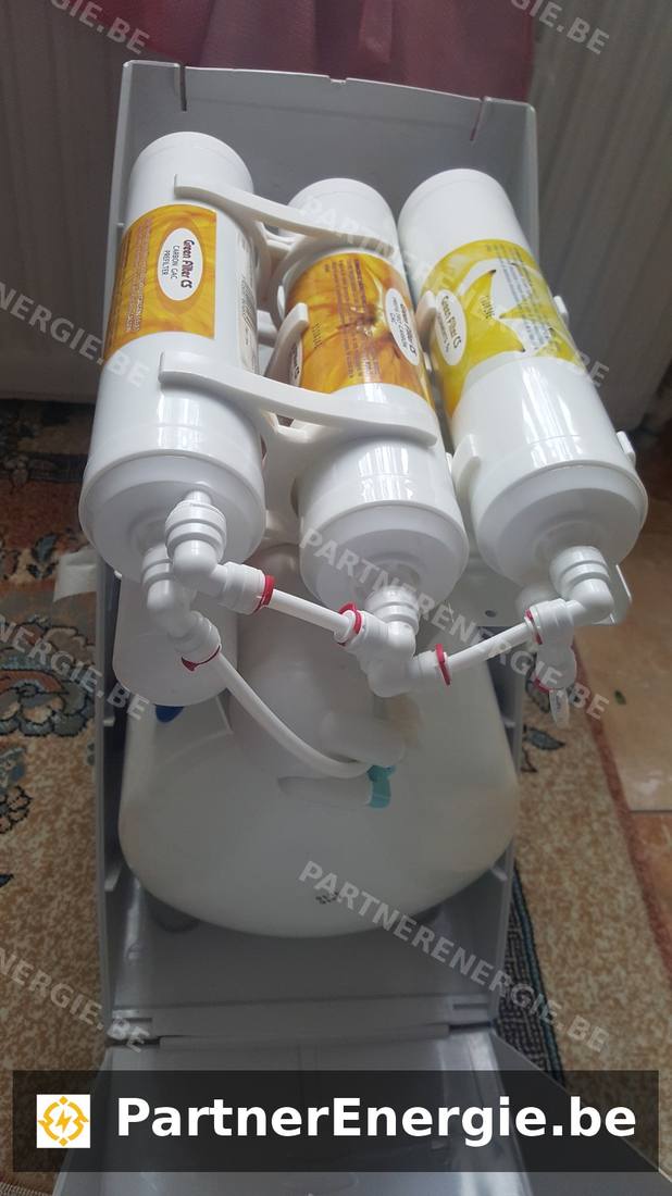 Adoucisseur et filtration vus depuis l'entrée du local — Partner Energie