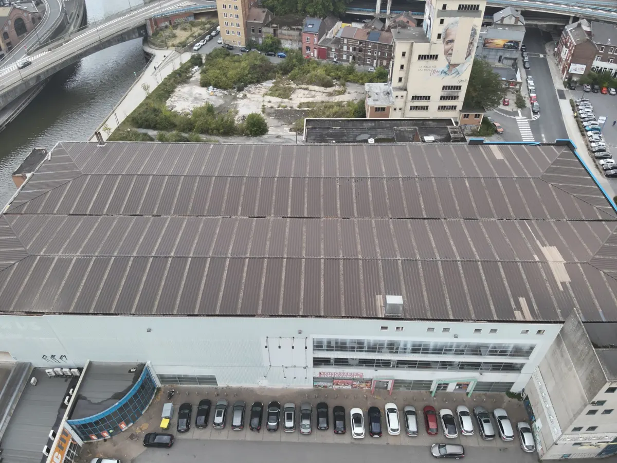 Image thermique d'un panneau solaire montrant un point chaud sur une cellule