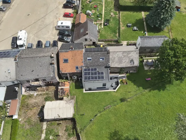 Image thermique d'un plafond de dernier étage montrant une zone froide autour d'une trappe de combles