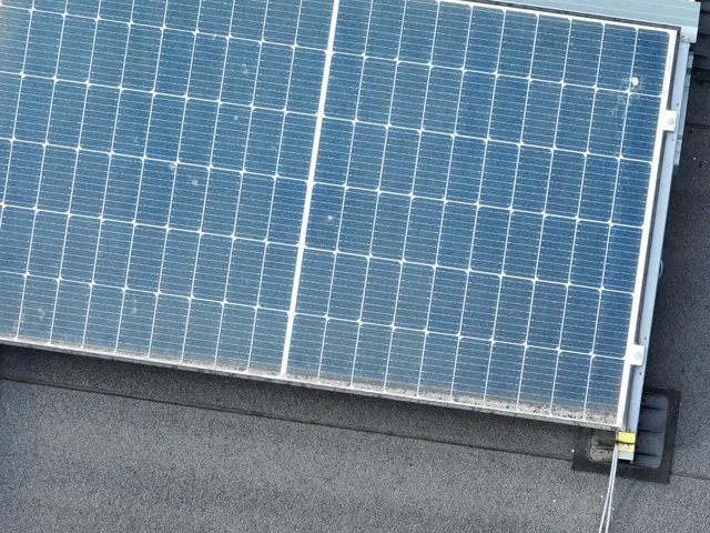 Installation photovoltaïque de quatre kilowatts-crête sur toiture de maison en Wallonie