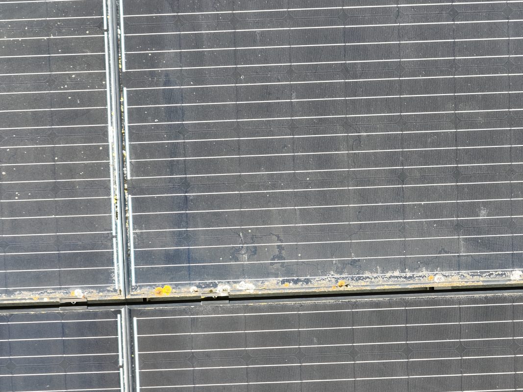 Un panneau solaire sale